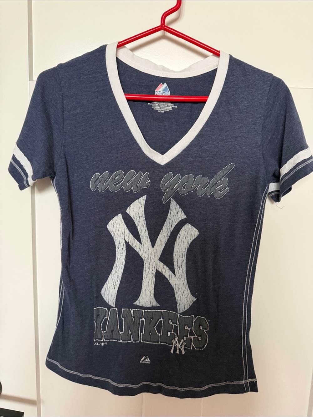 New York Yankees Women’s Navy V-Neck Tee